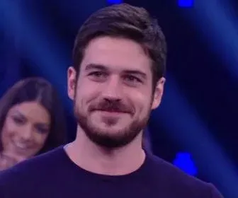 Marco Pigossi comenta saída da TV Globo e contratação pela Netflix