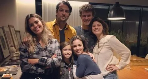 O Sétimo Guardião: A Família dos papéis de Carolina Dieckmann e Marcelo Serrado