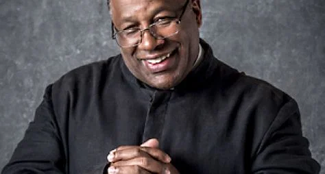 Aílton Graça defenderá padre em O Sétimo Guardião