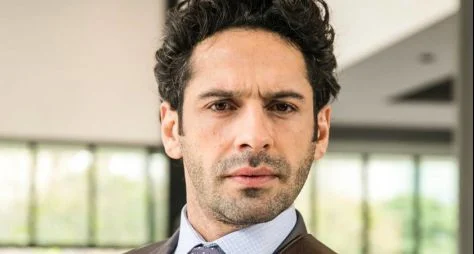 O Tempo Não Para: Emílio morrerá envenenado por um cobra venenosa