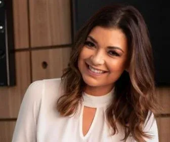 "Sou jornalista e, portanto, versátil", diz Amanda Françozo
