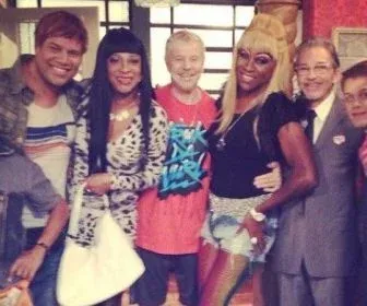 Canal VIVA irá reprisar as séries "Pé na Cova" e "Os Caras de Pau"