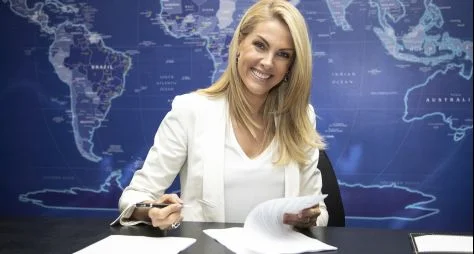 Record TV: Ana Hickmann renova contrato por mais três anos