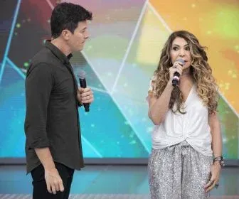 Elba Ramalho canta seus sucessos no Hora do Faro