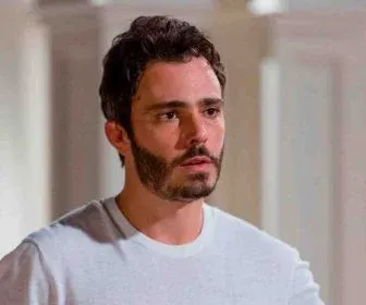 Thiago Rodrigues assina contrato para gravar outra novela em Portugal