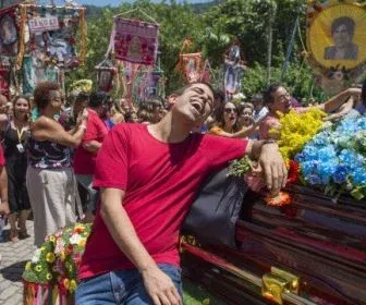 Tá no Ar: Um festivo cortejo de despedida