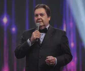 "Parar de trabalhar, nem pensar”, avisa Fausto Silva