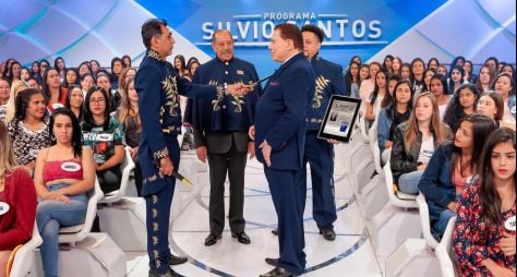 Silvio Santos recebe título de Imortal pela Academia William Shakespeare