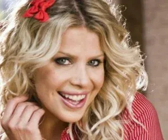 RedeTV: Reality apresentado por Karina Bacchi será exibido aos domingos