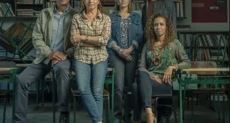 O elenco principal da série "Segunda Chamada"