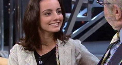 Julia Stockler faz sua estreia em novelas da Globo no remake de "Éramos Seis"