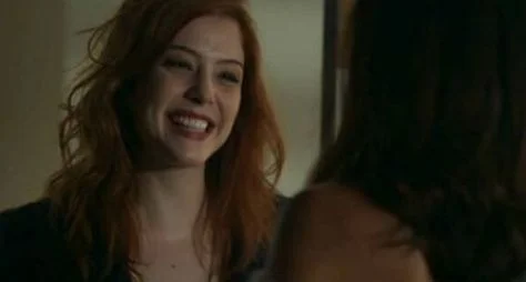 Autoras de "Órfãos da Terra" escrevem nova cena de beijo entre Valéria e Camila