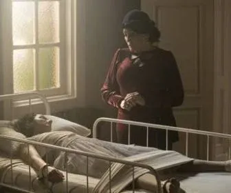 Em Éramos Seis, impaciente, Emília decide internar Justina