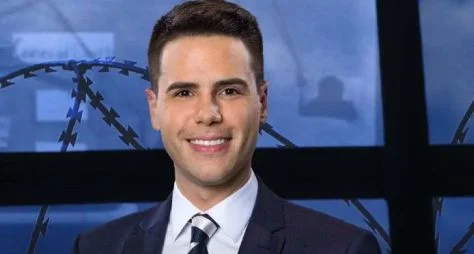 Record TV: Luiz Bacci apresenta o informativo especial Coronavírus