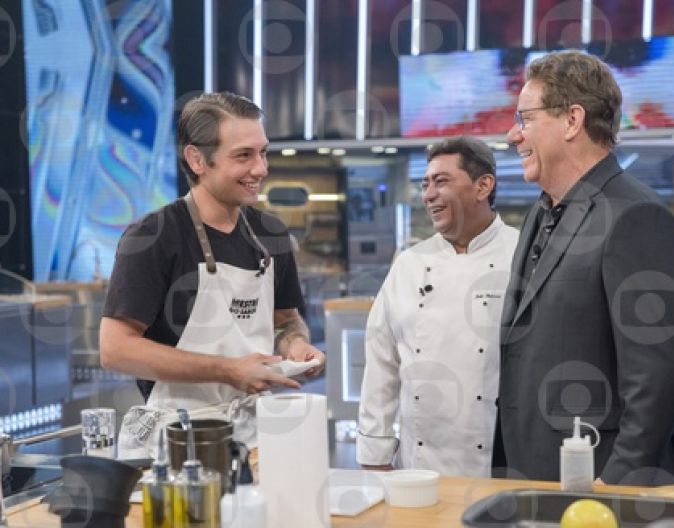 Chefs disputam partes do porco no MasterChef Profissionais