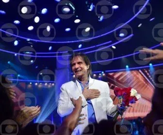 Live: Roberto Carlos fará apresentação para o almoço de dia das mães