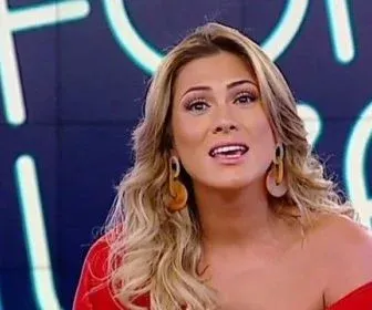 Livia Andrade e Mara Maravilha são substituídas no "Triturando"