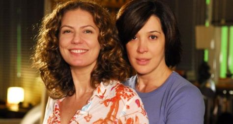 Doze anos depois, Flora e Donatela estão de volta, no Globoplay