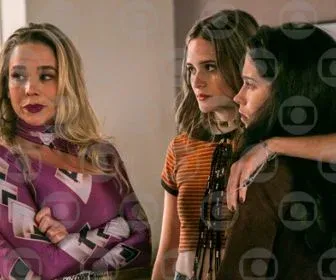 Danielle Winits grava participação especial em "Totalmente Demais"