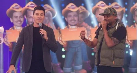 A Fazenda: Fabíola Reipert e Leo Dias ficam cara a cara com Fernandinho Beatbox