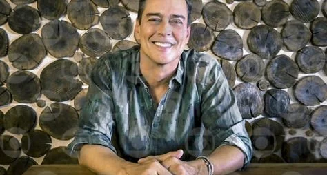 Marcello Antony comenta a trajetória de seu personagem em "Malhação"