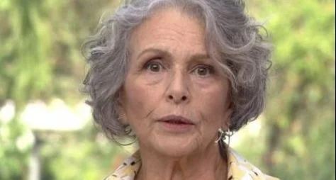 Globo renova o contrato de Irene Ravache por mais dois anos