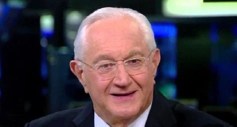 Boris Casoy assina contrato com a TV Gazeta