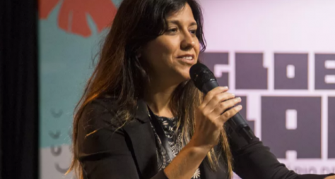 Patrícia Moretzsohn apresenta sinopse de novela e de série à direção da Globo