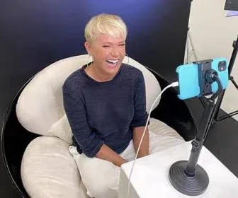 Xuxa Meneghel é entrevistada por Evaristo Costa na CNN Brasil