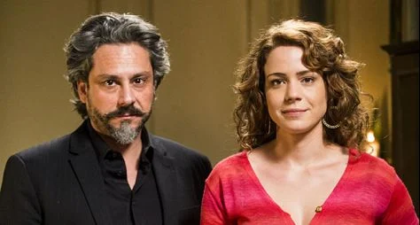 Império: Cristina conta para José Alfredo que pode ser sua filha