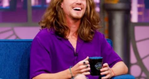 Vitor Kley será o intérprete da música de abertura de "Nazaré"