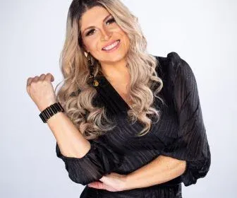 Adryana Ribeiro tem participação especial no Aparecida Sertaneja