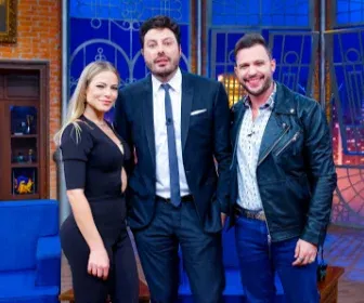 Danilo Gentili conversa com o casal Jackeline Petkovic e Bruno Araújo