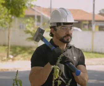 Padre Fábio de Melo presenteia amigos com reforma no 'Te Devo Essa! Brasil'
