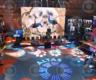Ney Matogrosso comemora seus 80 anos cantando sucessos no palco do "Altas Horas"