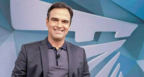 Tadeu Schimidt é favorito para comandar The Voice