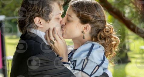 Nos Tempos do Imperador: Isabel e Gastão se beijam pela primeira vez