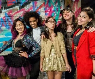 TV Globo autoriza mais duas temporadas da série "As Five"