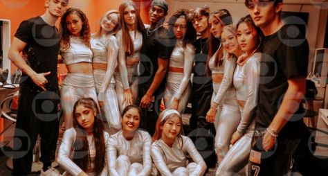 Now United invade o palco do Domingão com Huck