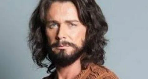 Petrônio Gontijo renova contrato com a Record TV