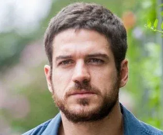 Marco Pigossi nega relacionamento com Rodrigo Simas nos bastidores de "Fina Estampa"