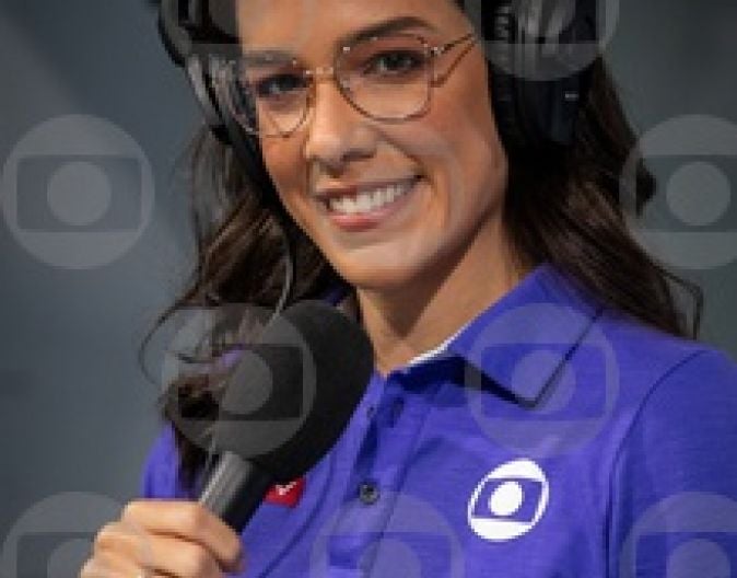 Narradora Renata Silveira estreia na TV Globo na semifinal da Supercopa Feminina