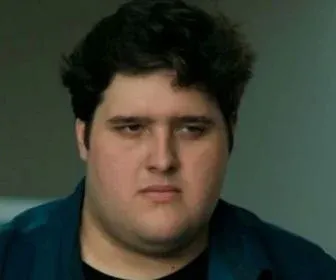 Felipe Hintze reforça o elenco de "Quanto Mais Vida, Melhor" como um delegado