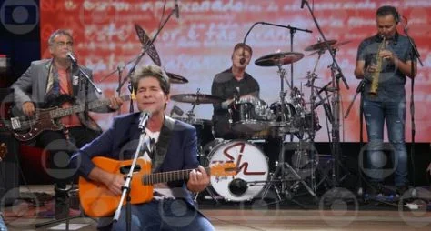 ‘Altas Horas’ volta com a plateia e reúne nomes do axé, sertanejo e pop rock