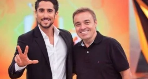 Em novo quadro do "Caldeirão", Marcos Mion homenageia Gugu Liberato