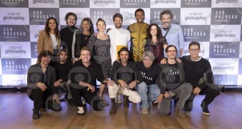 Elenco e criadores comemoram estreia da 5ª temporada de "Sob Pressão"