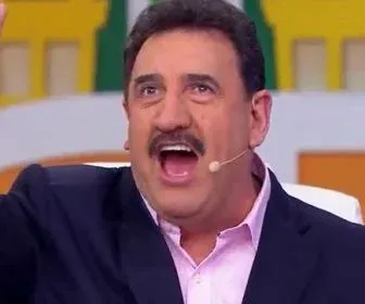 Com ajuda de futebol, Programa do Ratinho vence a TV Globo em São Paulo