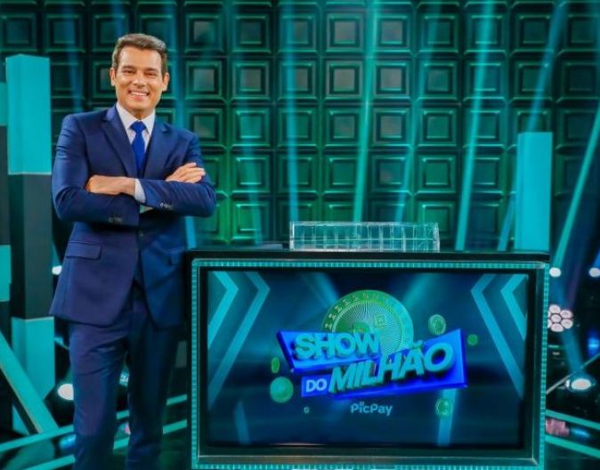 Celso Portiolli está com saudades do "Show do Milhão"