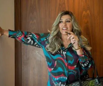 Regina Casé mudará o visual e ficará loiríssima para dar vida à vilã em "Todas as Flores"
