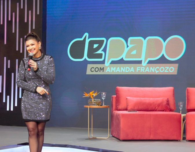 Amanda Françozo estreia programa nas noites de sábado da TV Aparecida